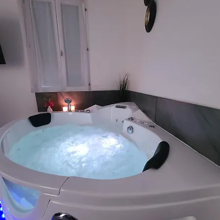 Romantique Jacuzzi * Moulins (Allier)